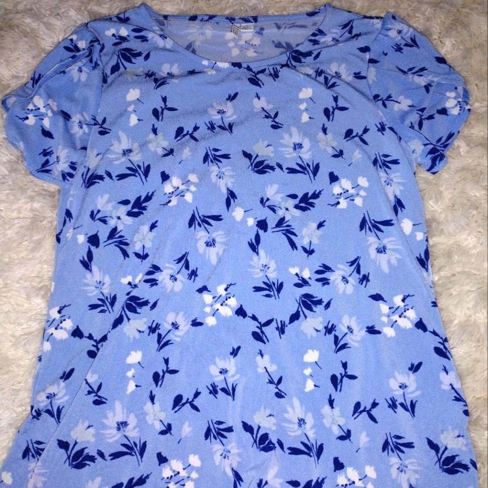 Used once Elle silky flower dress shirt